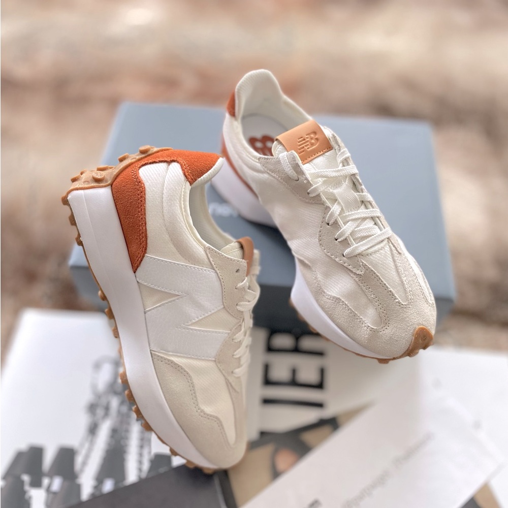 New Balance 327 Sneakers - Picture 9 of 16